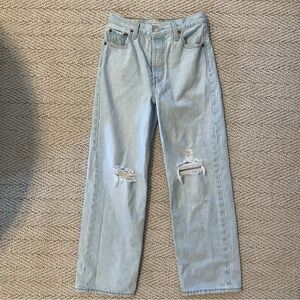Levi’s Premium Ribcage Straight Ankle Light Distressed Denim Women’s W 25 / L 27